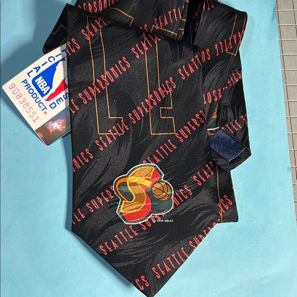 NBA Seattle Supersonics Black and Red Tie New w/tags - Picture 1 of 5